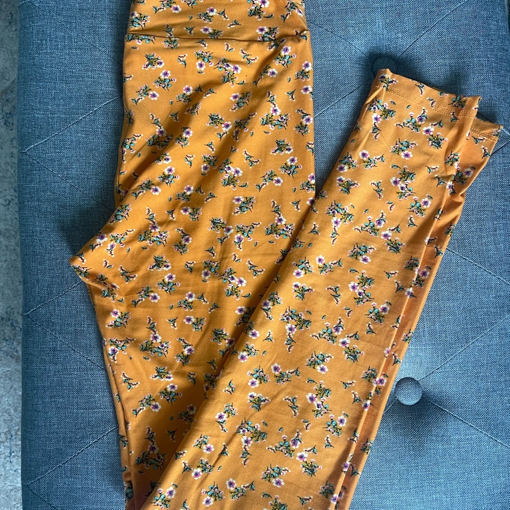 LuLaRoe, Women's Leggings One Size, fits like a S/M.